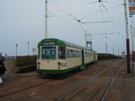 Blackpool tram 676 686